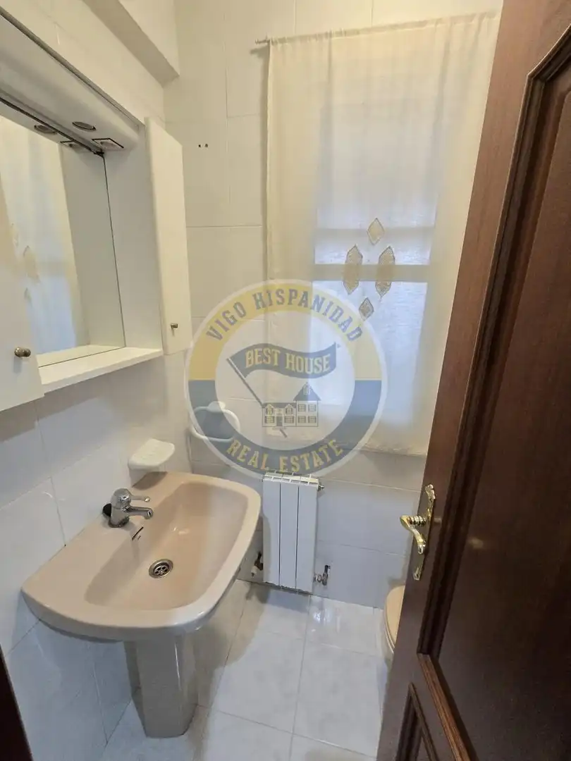 Baño de Piso de alquiler en Vigo  con Calefacción