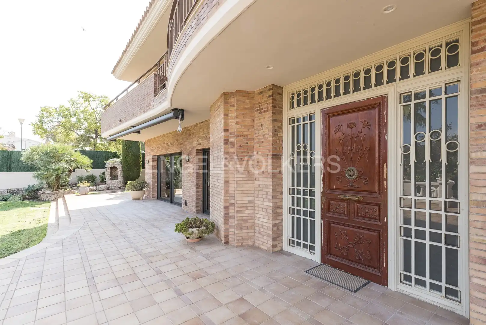 Vista exterior de Casa o xalet en venda en Vilanova i la Geltrú amb Aire condicionat, Calefacció i Jardí privat