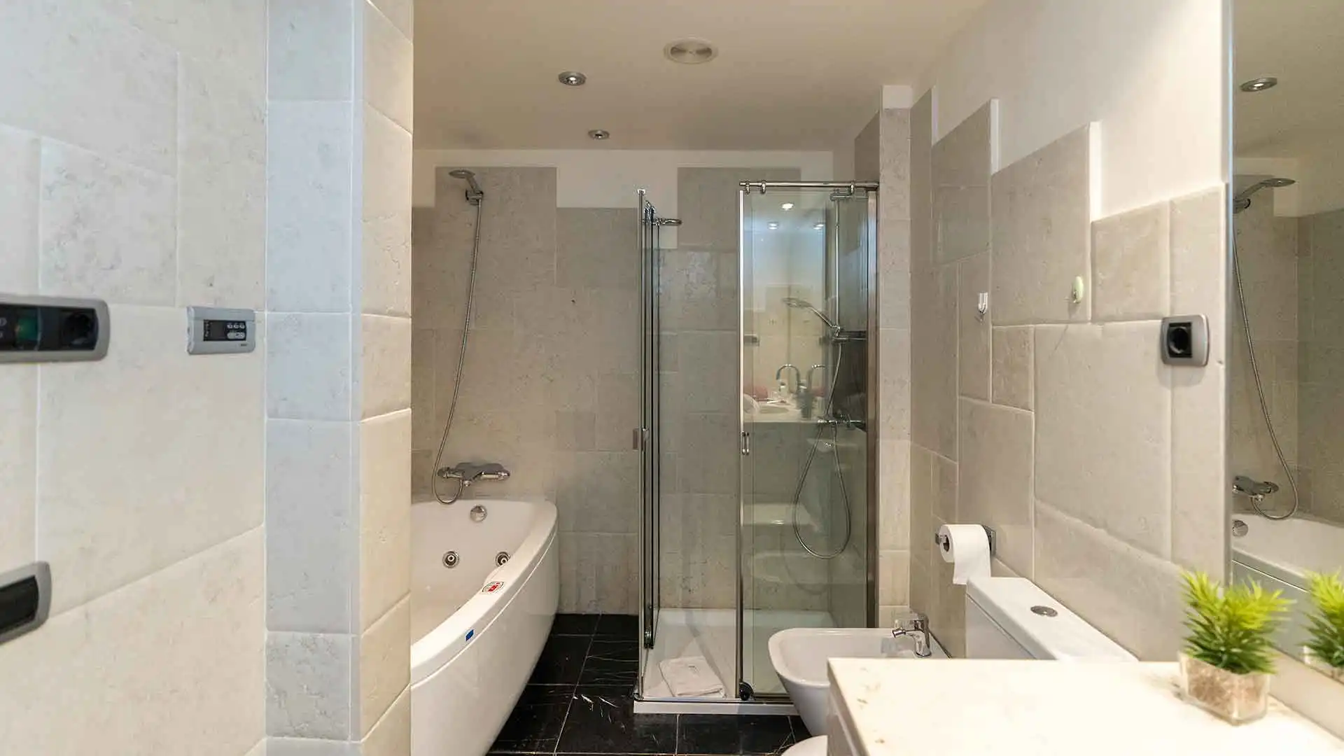 Baño de Apartamento en venta en Marbella con Aire acondicionado, Terraza y Trastero