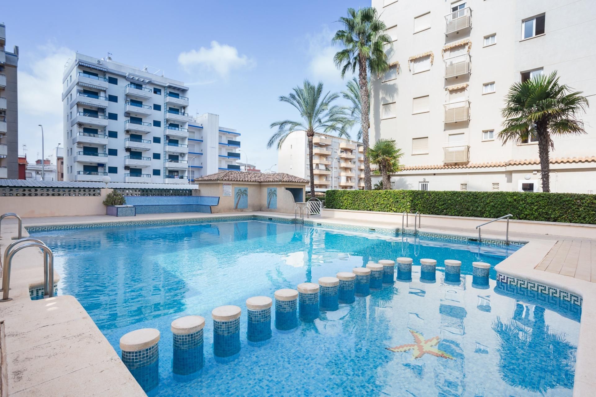 Piscina de Planta baixa en venda en Daimús amb Jardí privat, Terrassa i Piscina comunitària