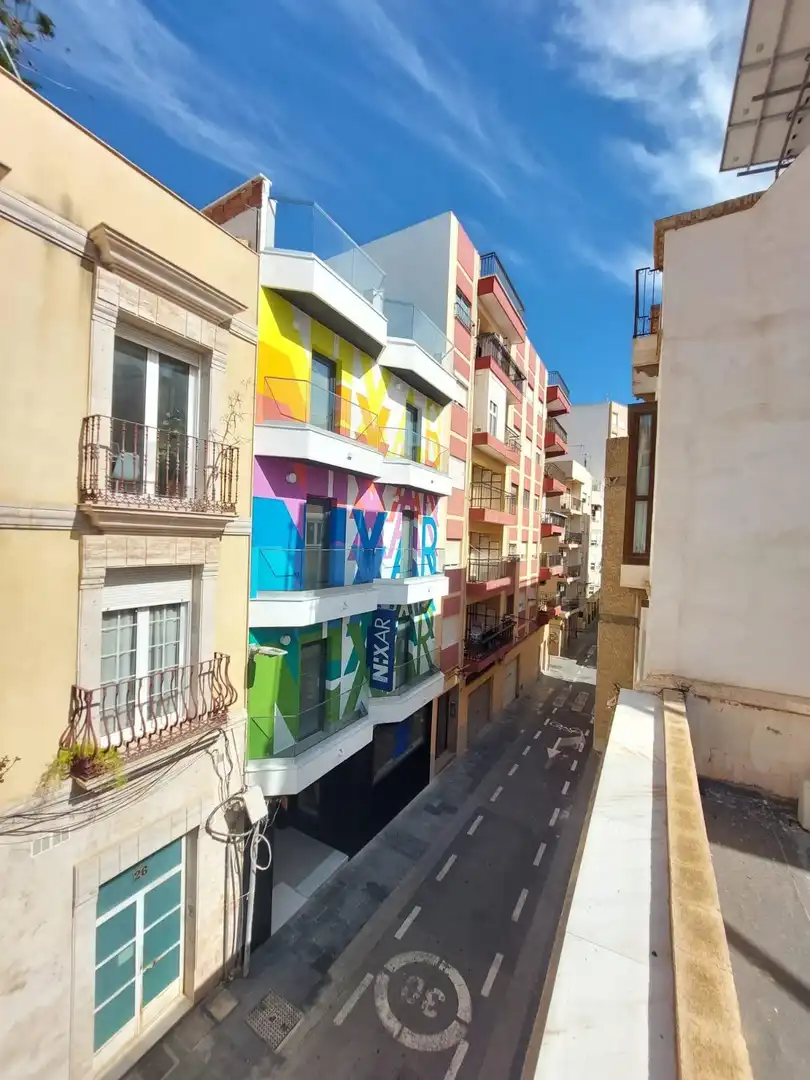 Vista exterior de Casa o xalet en venda en Almería amb Terrassa