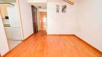 Flat for sale in Pinto  with Air Conditioner, Heating and Storage room