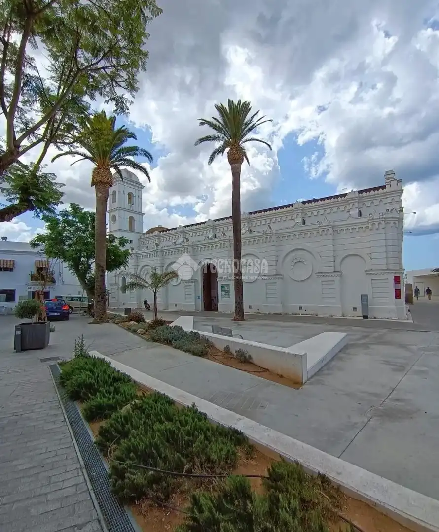 Vista exterior de Local en venda en Conil de la Frontera amb Terrassa i Moblat