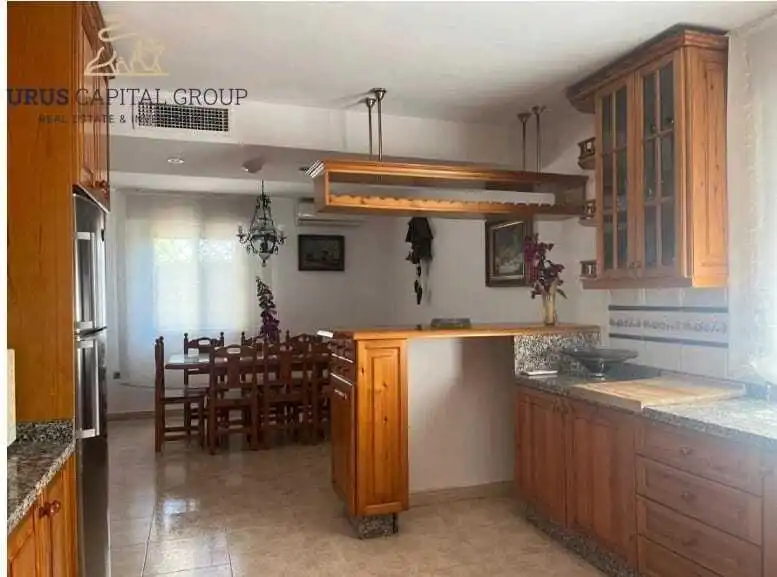 Cuina de Casa adosada en venda en Córdoba amb Aire condicionat, Calefacció i Jardí privat