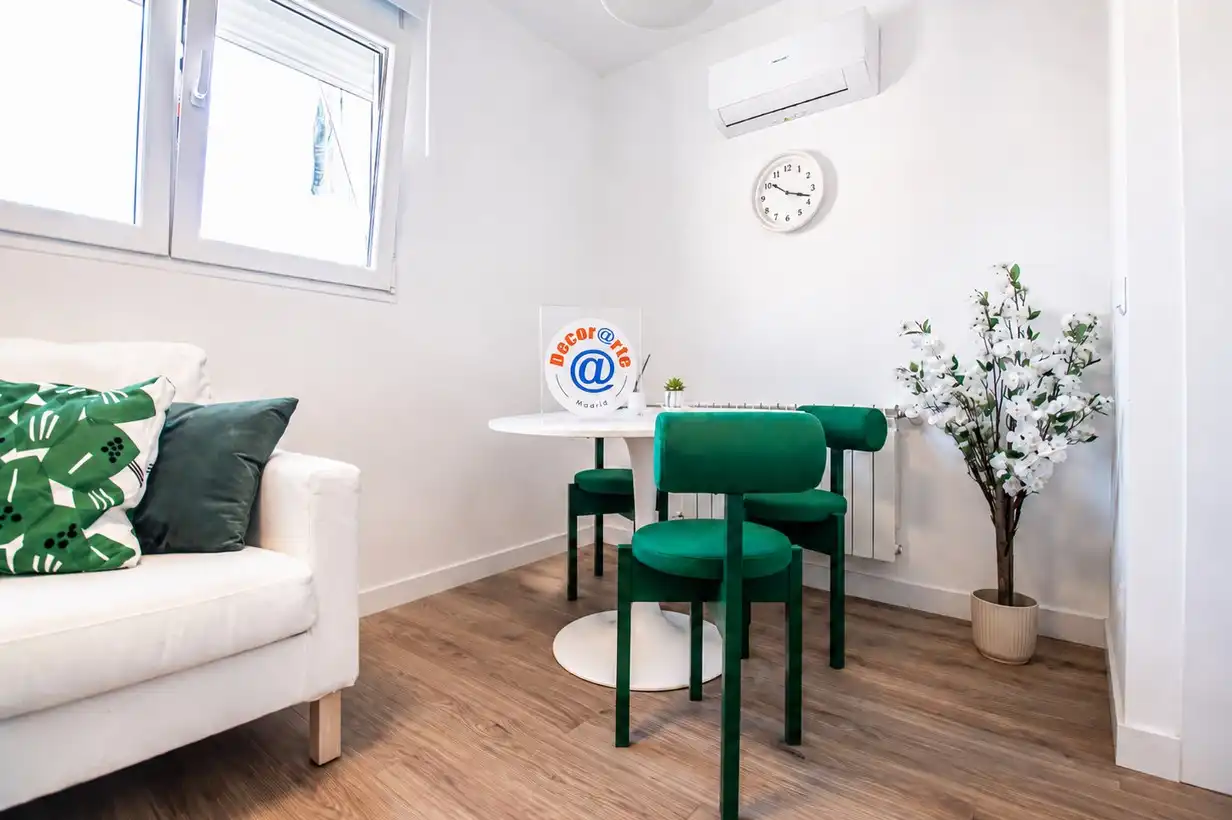 Living room of Flat for sale in Madrid  with Air Conditioner, Heating and Furnished