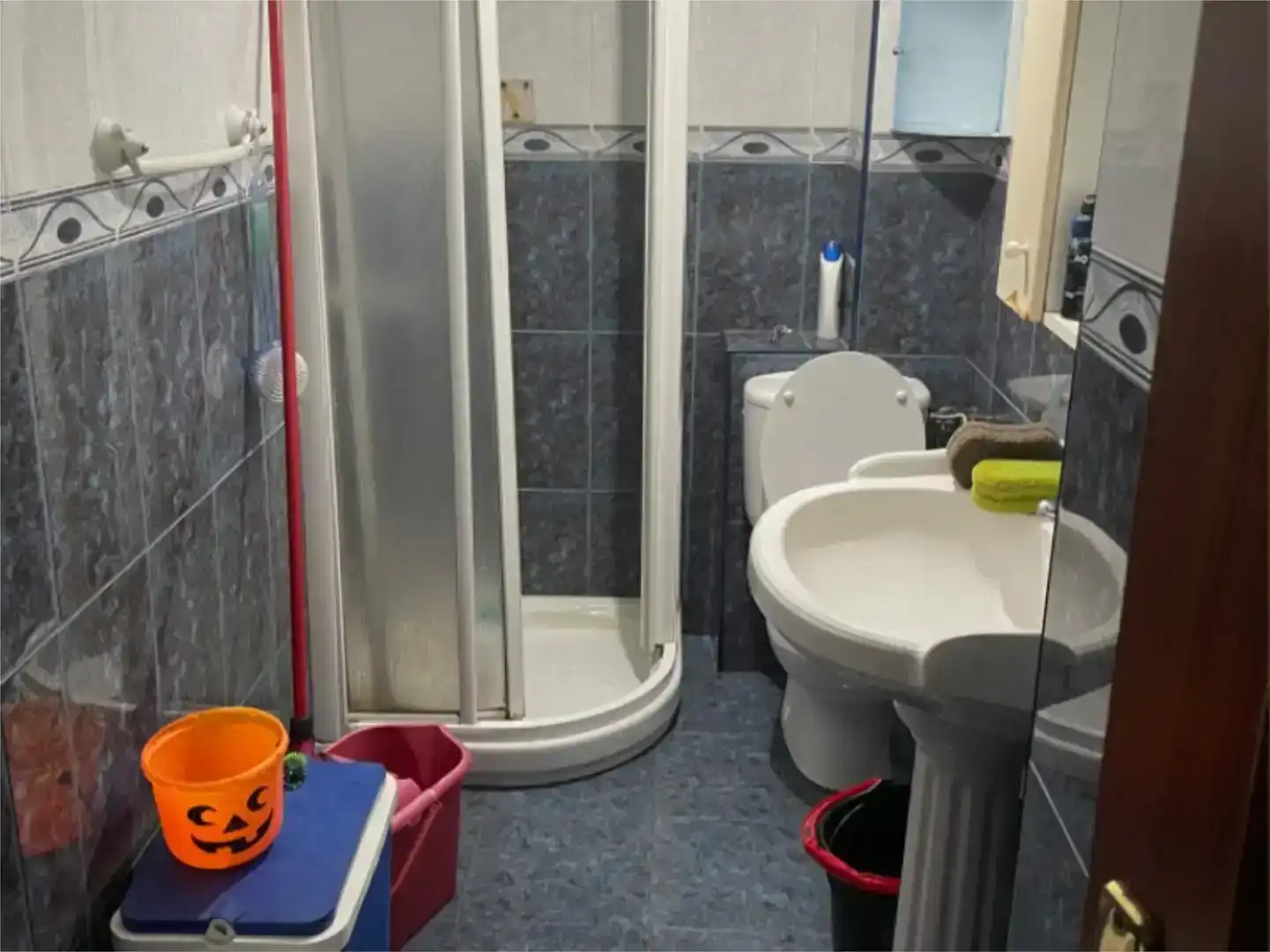 Baño de Apartamento en venta en Algeciras con Aire acondicionado, Parquet y Amueblado