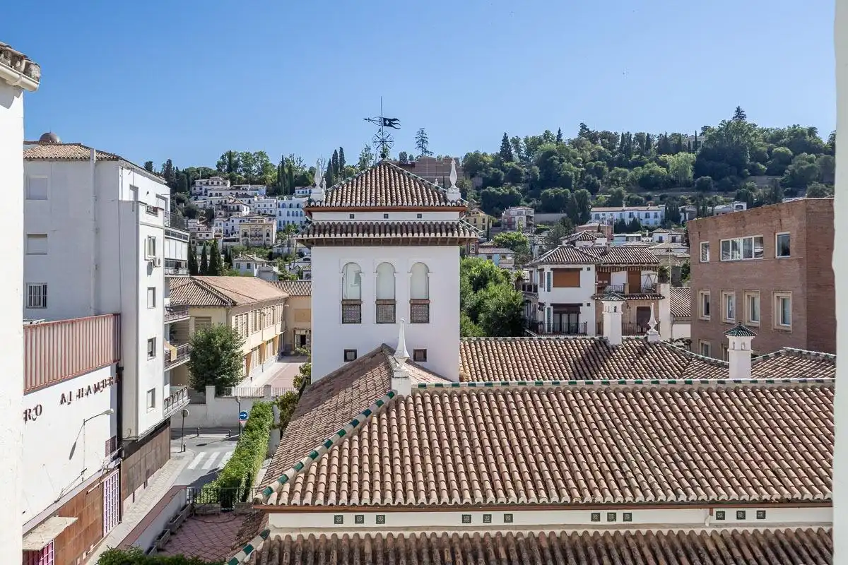 Vista exterior de Pis en venda en Granada amb Balcó