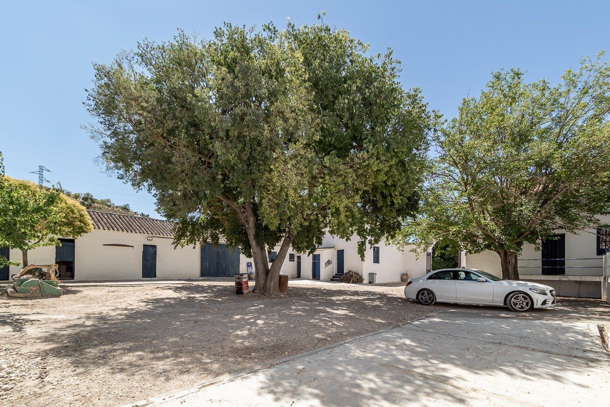 Aparcament de Finca rústica en venda en Moclín amb Piscina
