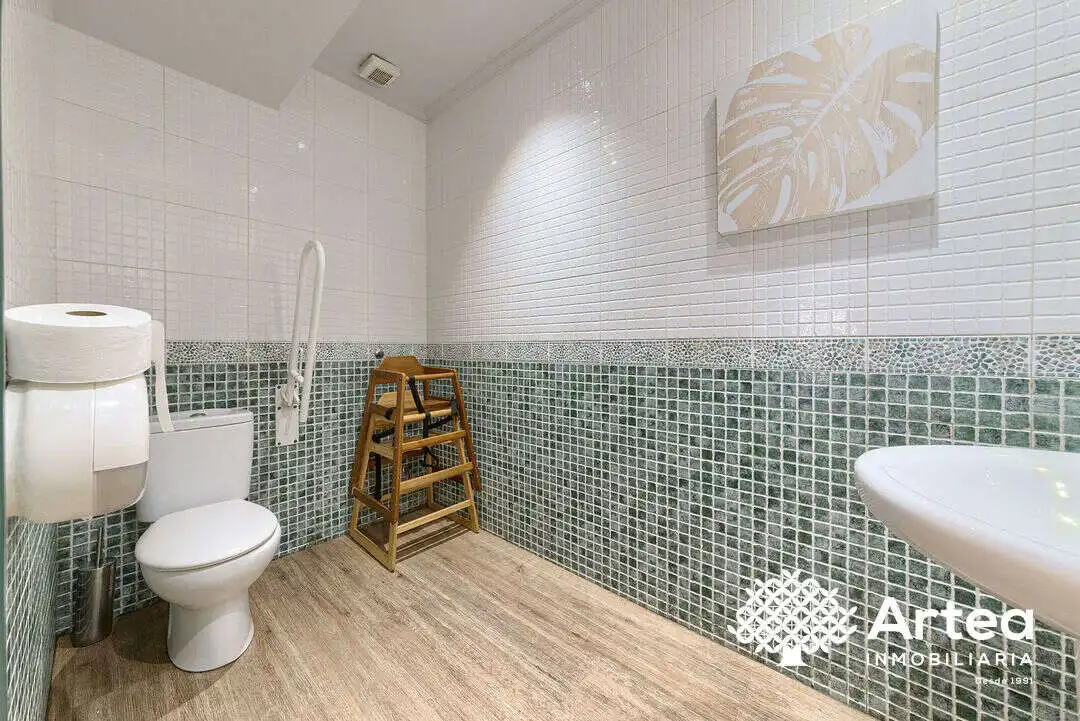 Badezimmer von Geschaftsraum zur Miete in Bilbao  mit Klimaanlage und Möbliert