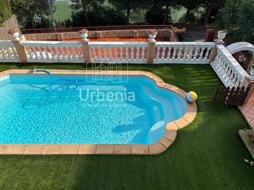 Casa amb piscina en venda a Calella
