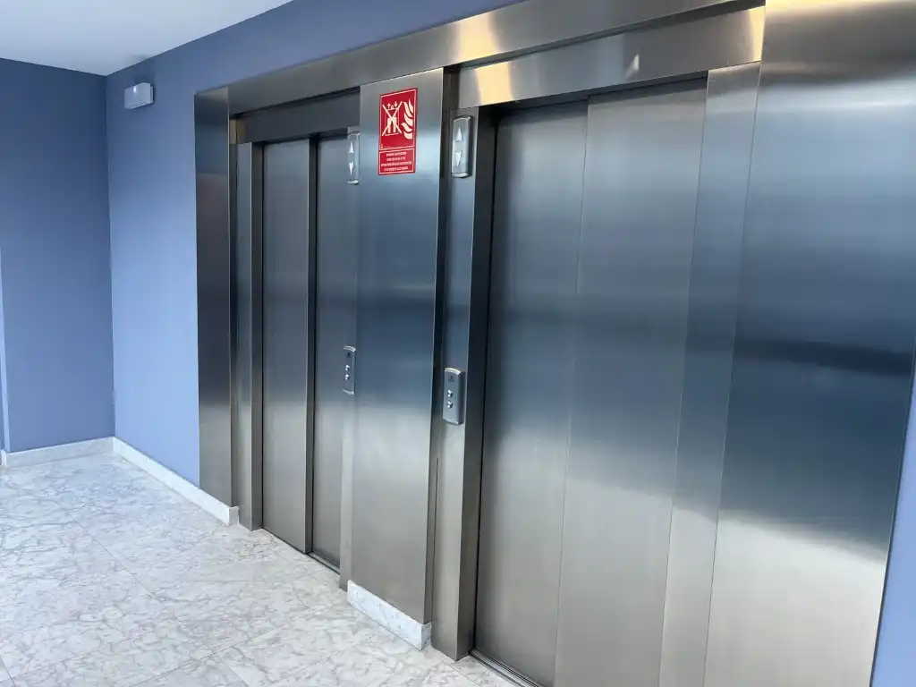 Oficina amb ascensor de lloguer a Calle Frederic Mompou, imagen 9