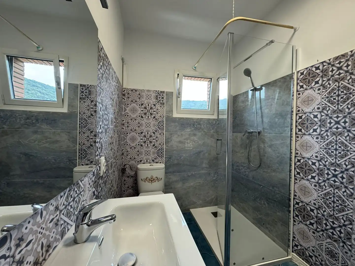 Bathroom of Flat for sale in Aller  with Storage room