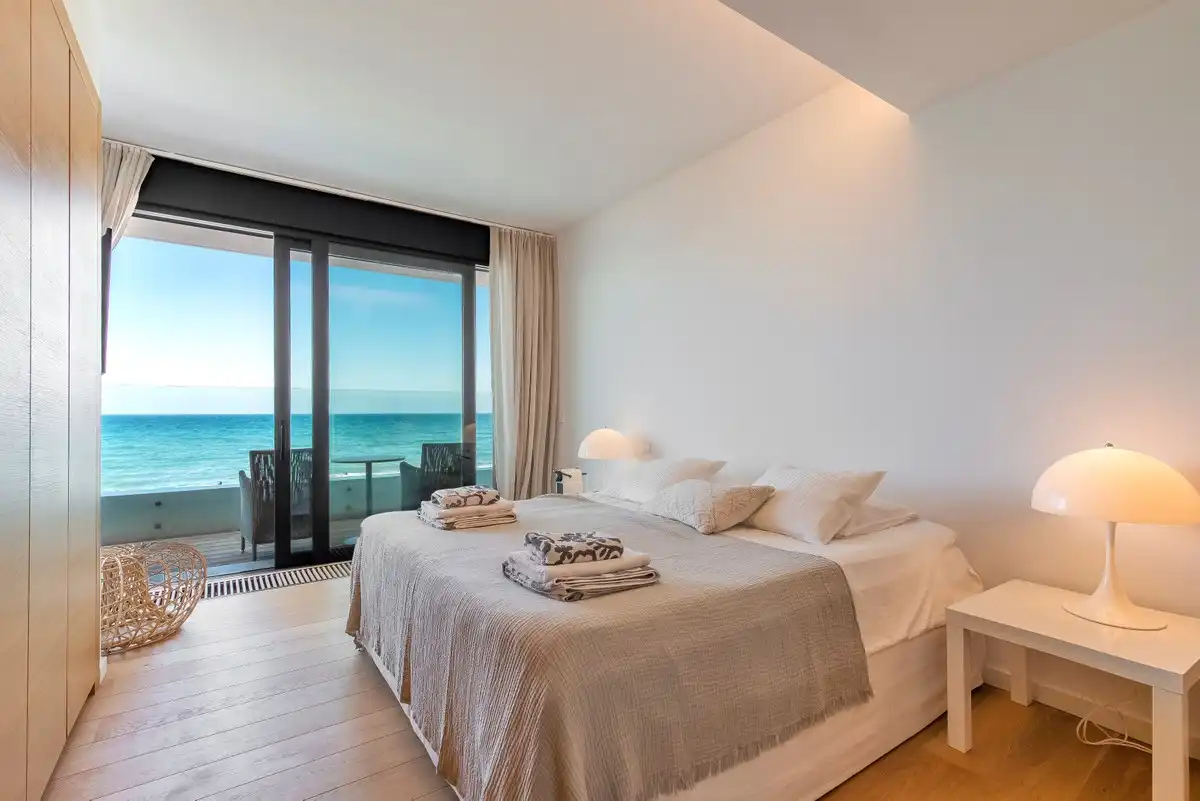 Dormitori de Casa o xalet en venda en Marbella amb Aire condicionat, Jardí privat i Terrassa