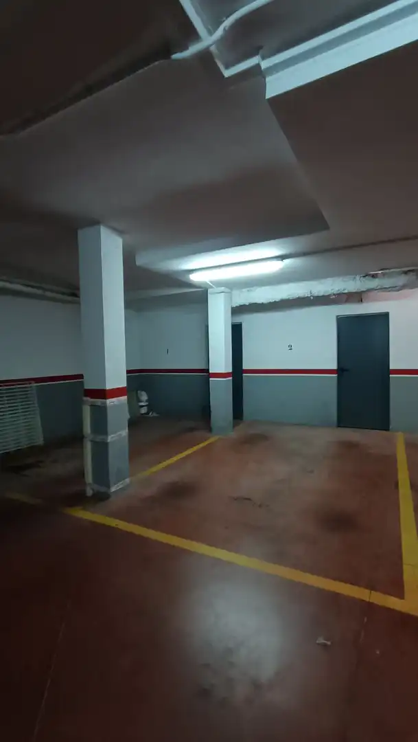 Aparcament de Dúplex de lloguer en Terrassa amb Aire condicionat, Calefacció i Terrassa