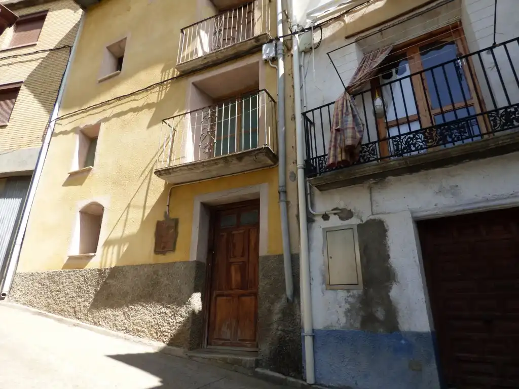 Houses for sale in Calle Iglesia Ag.Laguarres, 12, Capella