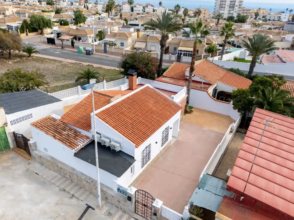 Vista exterior de Casa o xalet en venda en Torrevieja