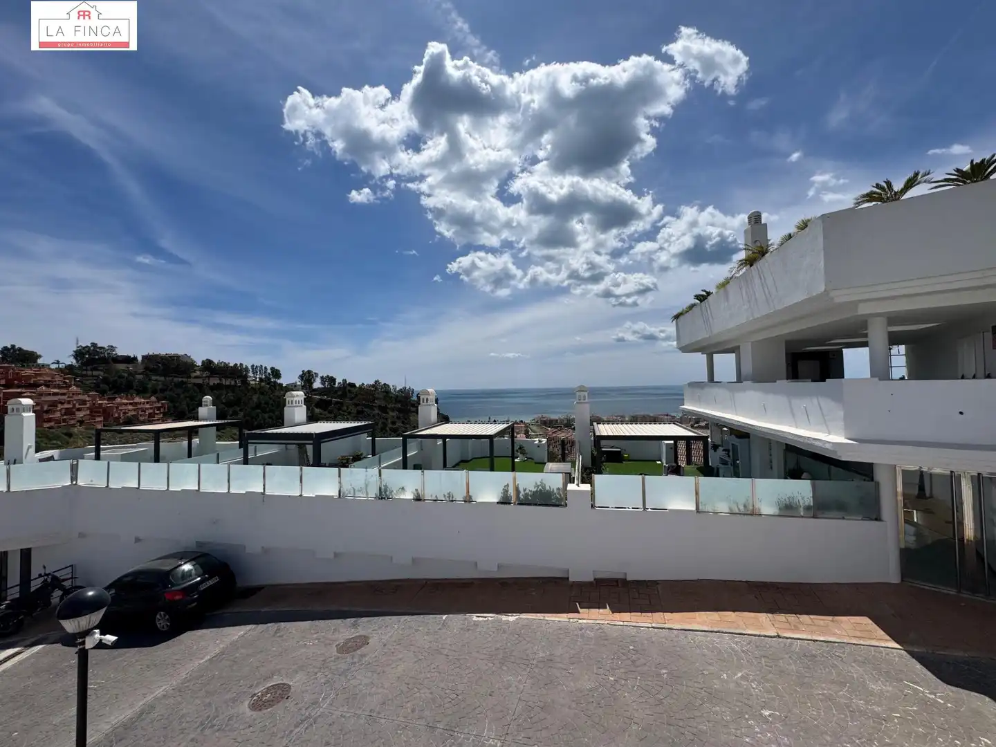 Vista exterior de Pis en venda en Rincón de la Victoria amb Aire condicionat, Jardí privat i Terrassa