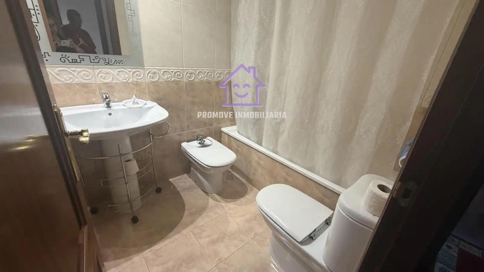 Bathroom of Flat for rent in Arteixo  with Heating, Storage room and Furnished