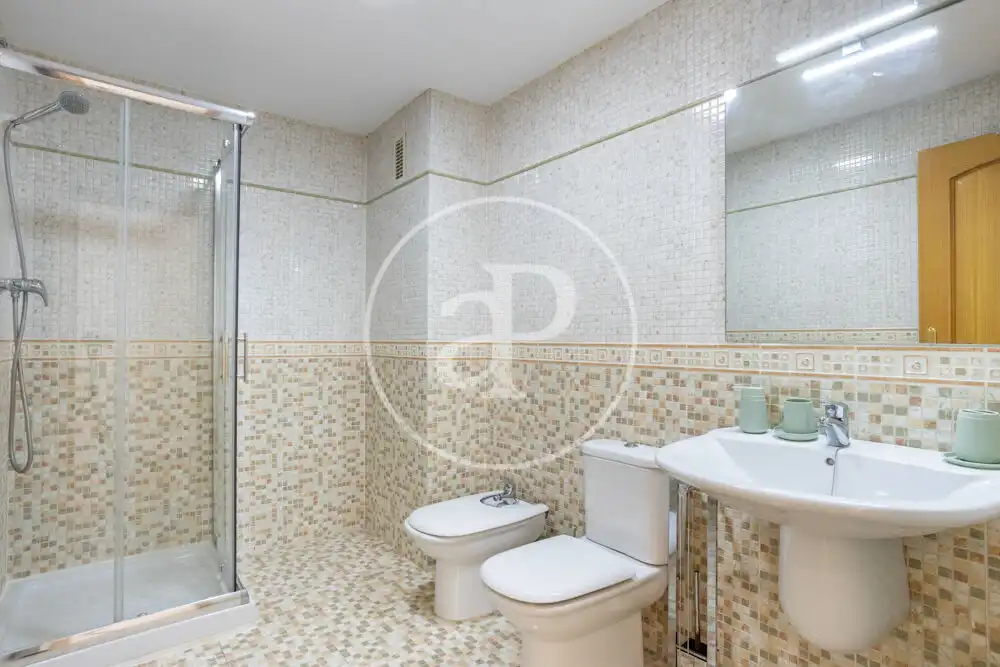 Badezimmer von Wohnung zum Verkauf in Onda mit Heizung, Abstellraum und Balkon