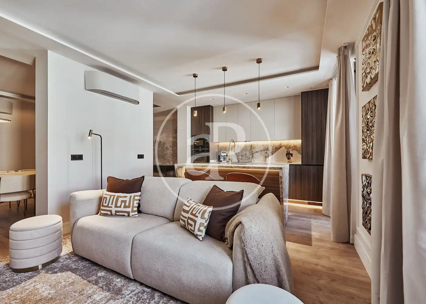Living room of Flat for sale in Madrid  with Air Conditioner, Heating and Furnished