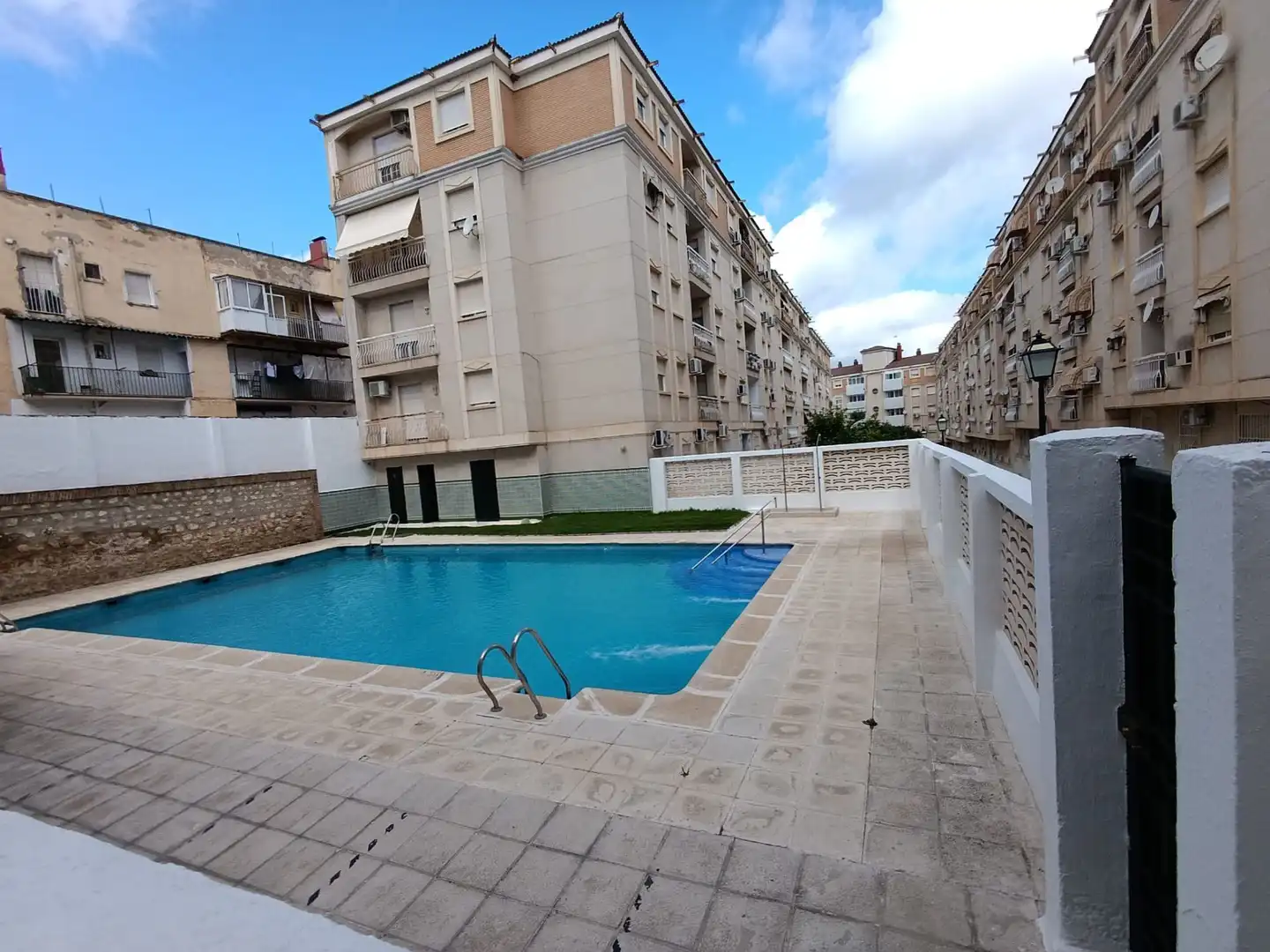Piscina de Piso en venta en Linares con Aire acondicionado y Piscina comunitaria