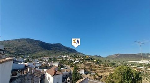 Foto 2 de Casa adosada en venta en Castillo de Locubín, Jaén