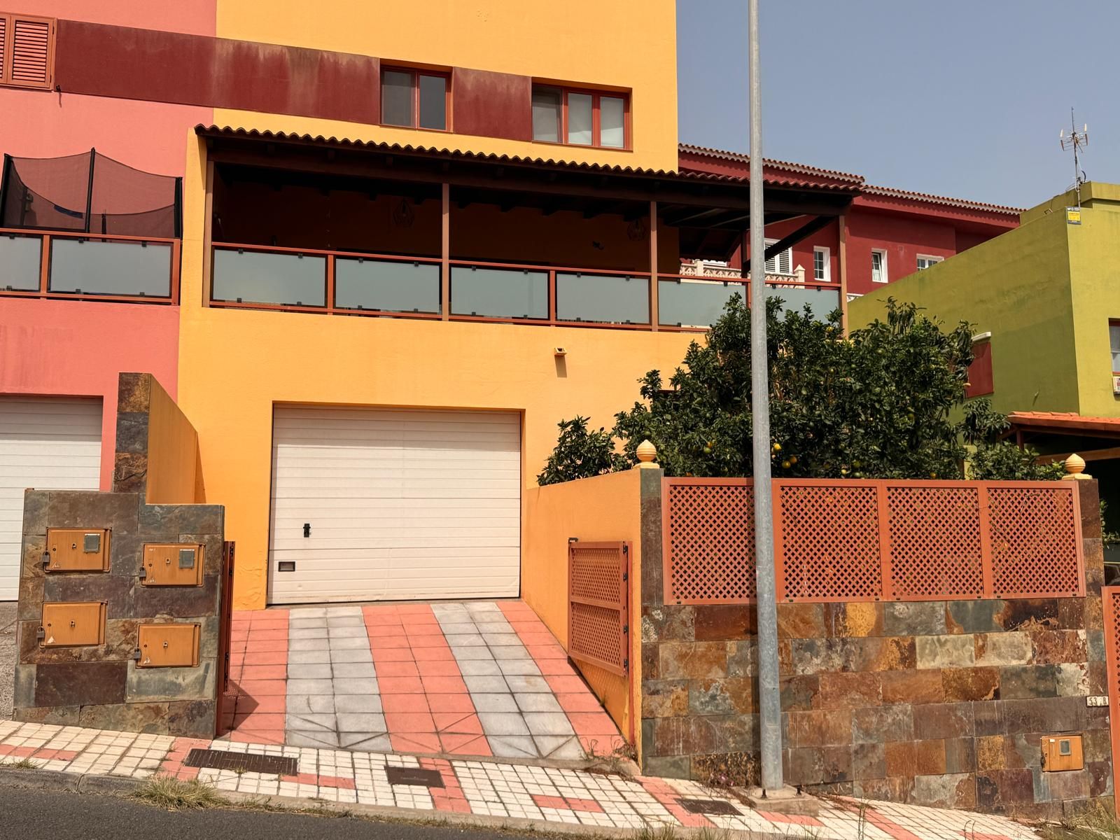 Vista exterior de Casa adosada en venta en Las Palmas de Gran Canaria