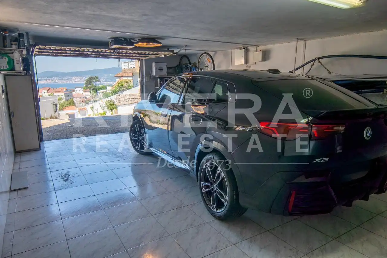 Aparcament de Casa o xalet en venda en Redondela amb Calefacció i Jardí privat