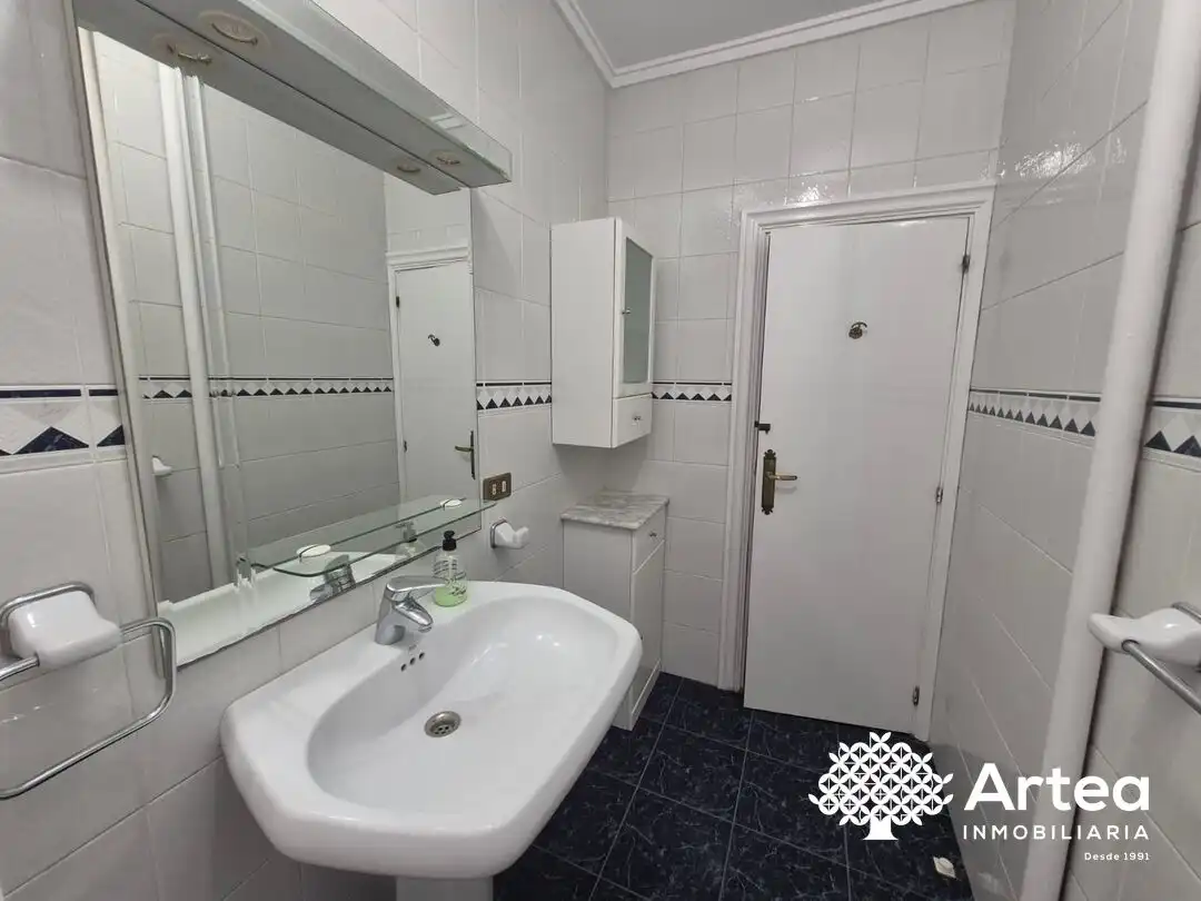 Bathroom of Flat for rent in Bilbao   with Heating, Oven and Washing machine