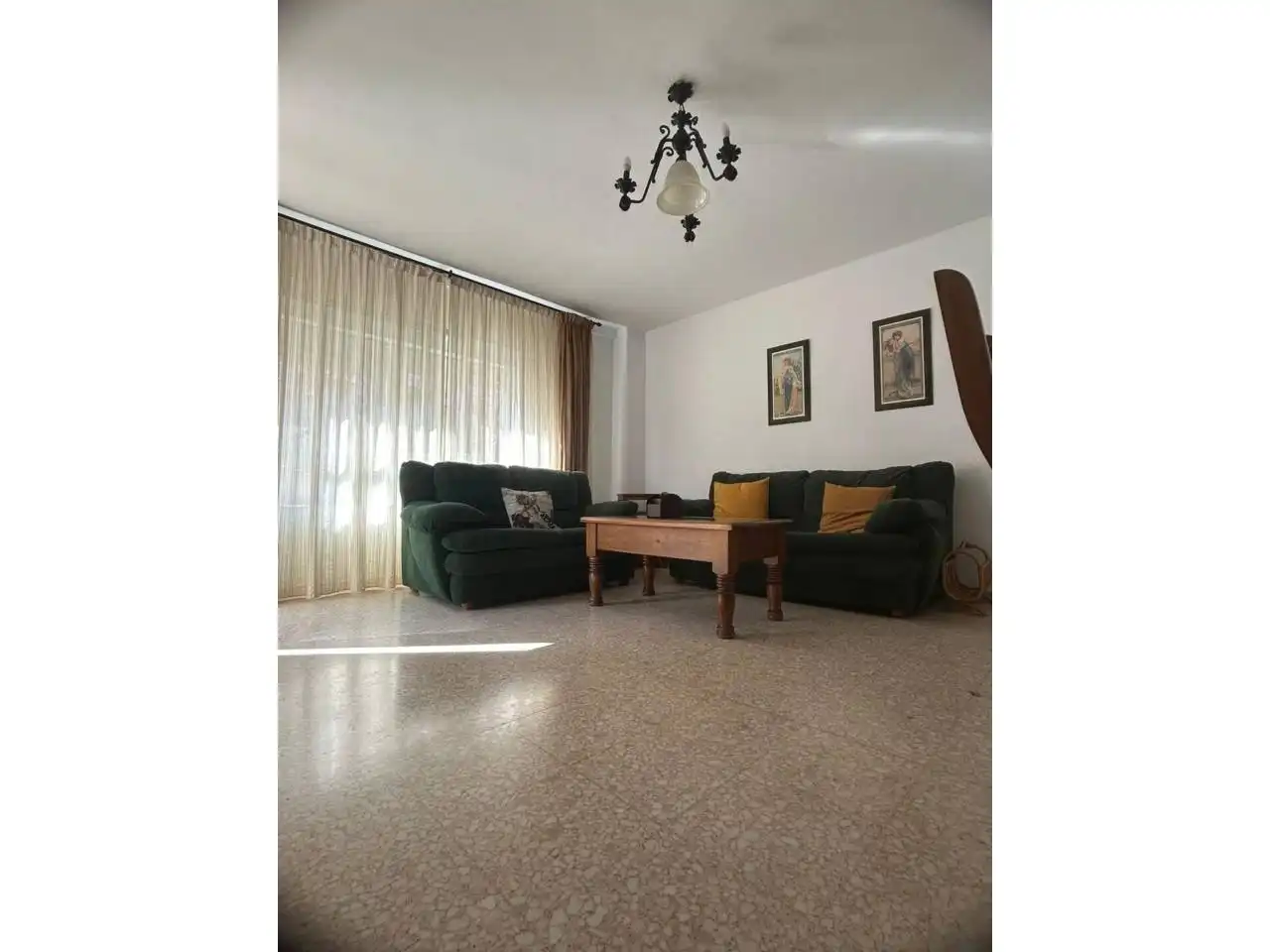 Sala d'estar de Pis en venda en Estepona amb Moblat i Balcó