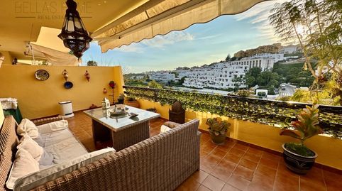 Photo 3 of Flat for sale in Calle Alcaucín, La Concha - Resina Golf, Estepona