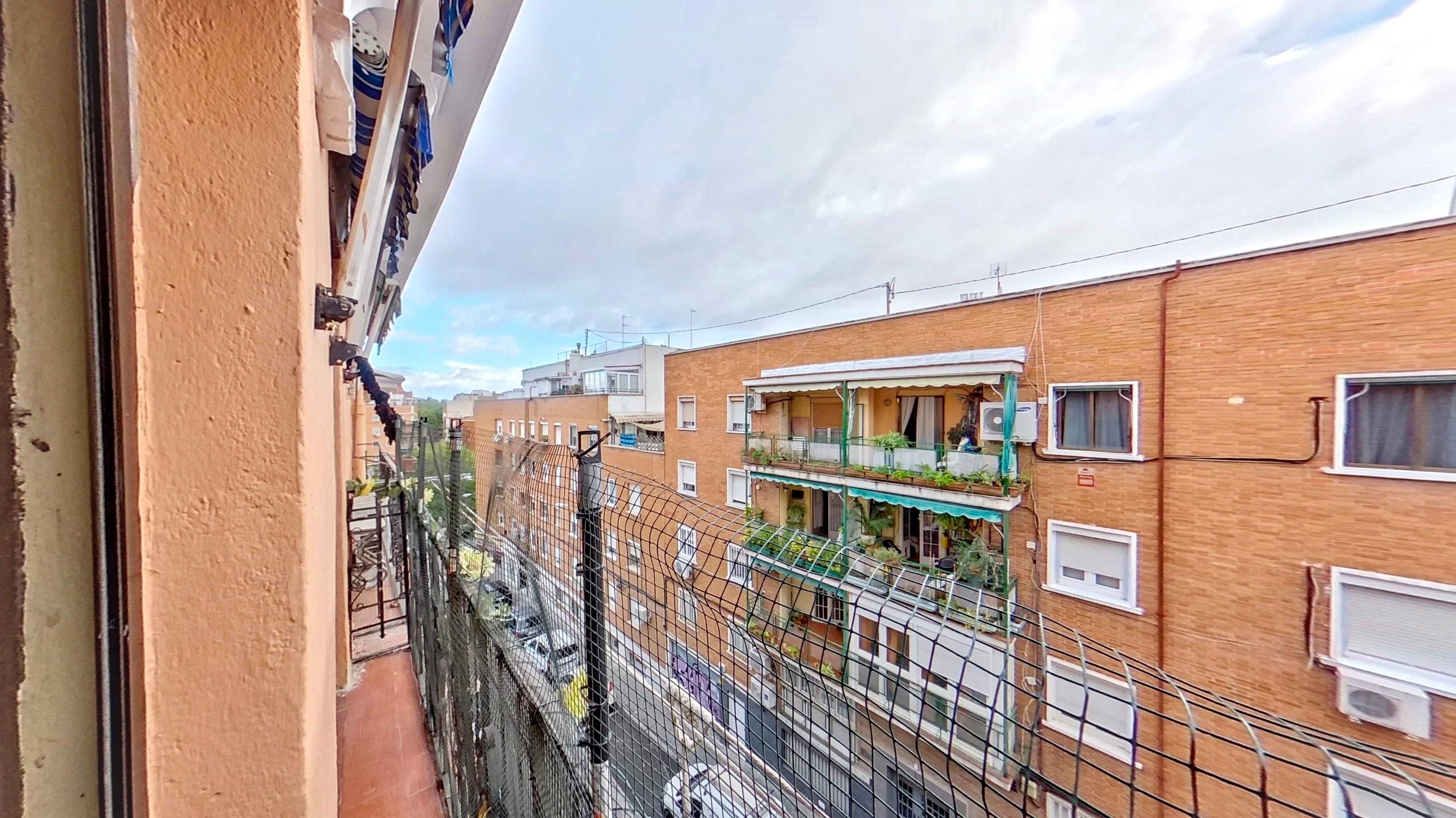 Vista exterior de Piso de alquiler en  Madrid Capital con Terraza, Horno y Se aceptan mascotas