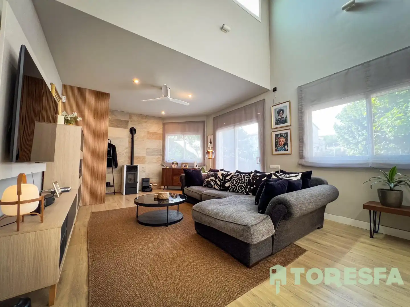 Sala de estar de Casa o chalet en venta en Lliçà d'Amunt con Jardín privado y Parquet