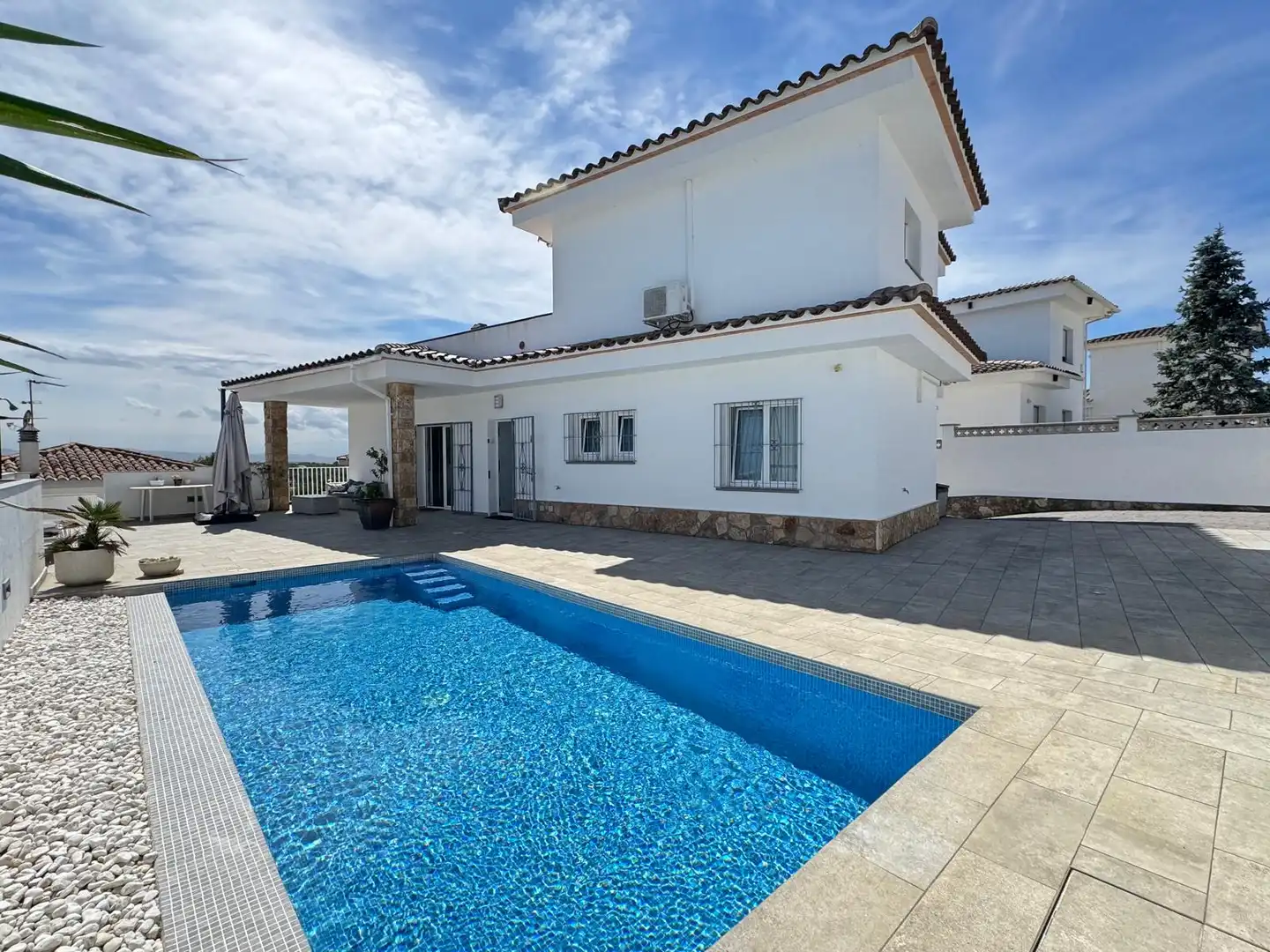 Piscina de Casa o chalet en venta en L'Escala con Aire acondicionado, Calefacción y Jardín privado