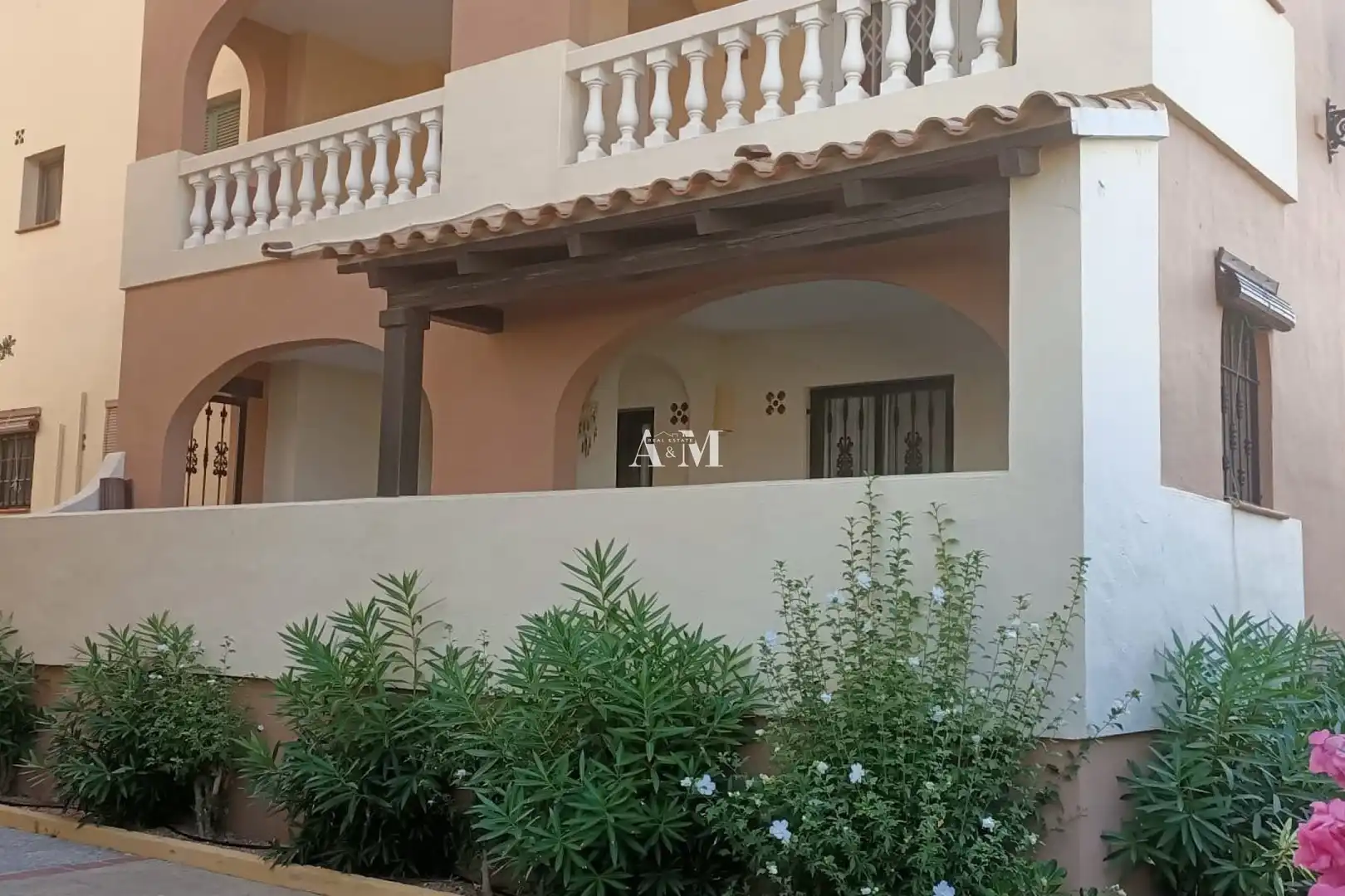 Außenansicht von Wohnung zur Miete in Torrevieja mit Klimaanlage, Heizung und Terrasse
