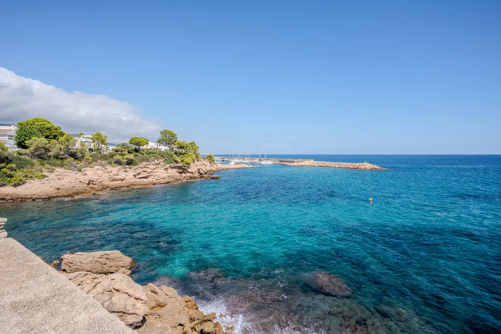 Vista exterior de Casa o xalet en venda en L'Ametlla de Mar  amb Calefacció, Jardí privat i Terrassa
