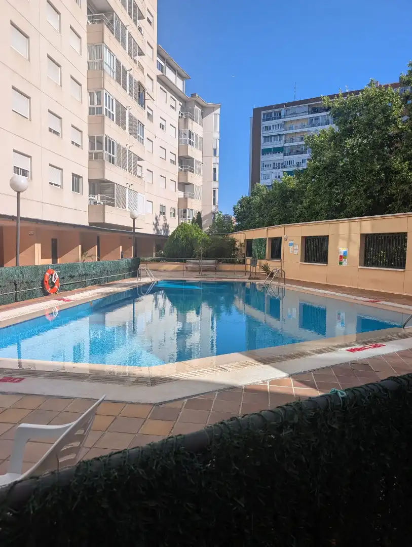 Schwimmbecken von Wohnungen zum Verkauf in Madrid mit Klimaanlage, Heizung und Abstellraum