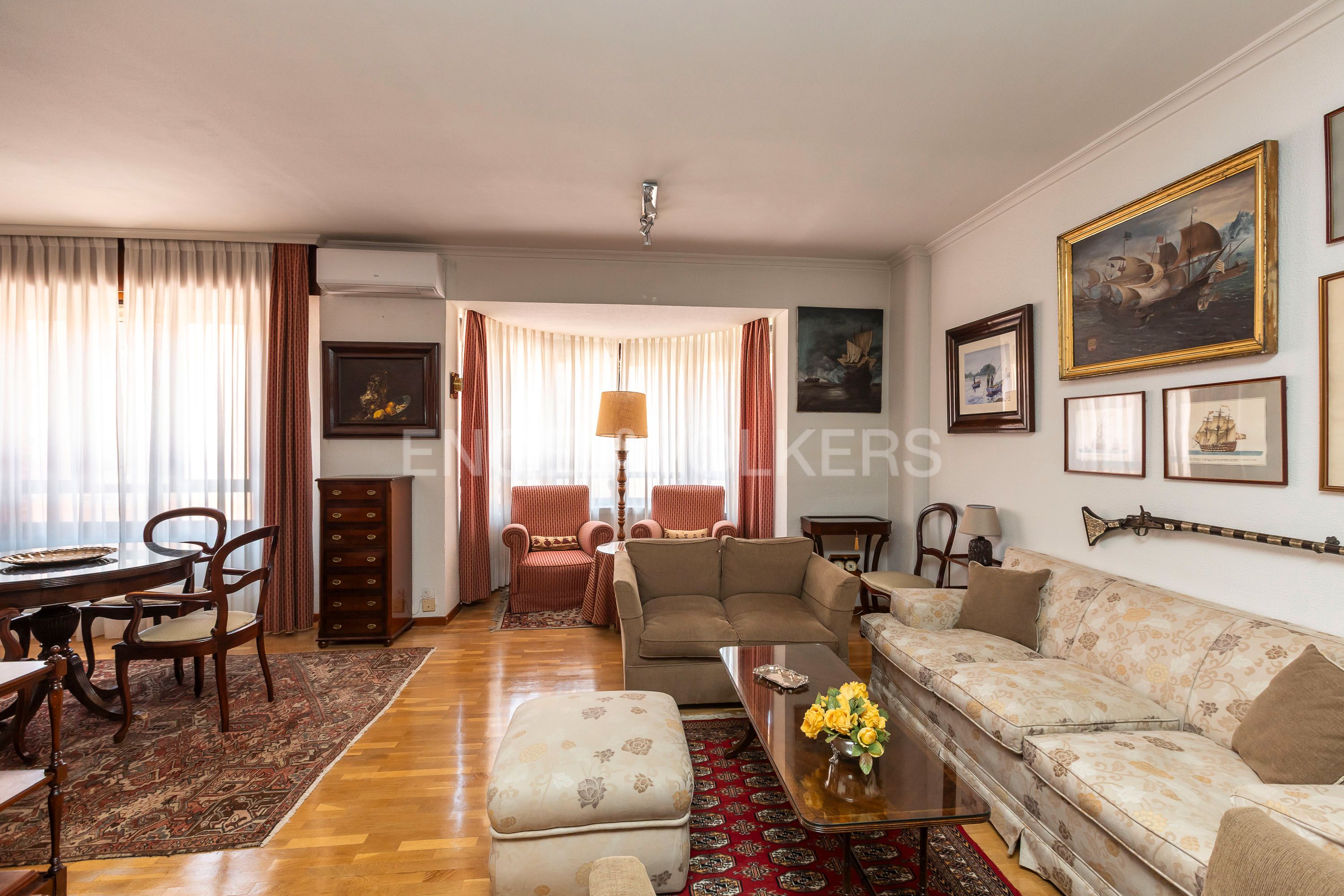 Living room of Apartment for sale in Tres Cantos  with Air Conditioner, Heating and Parquet flooring