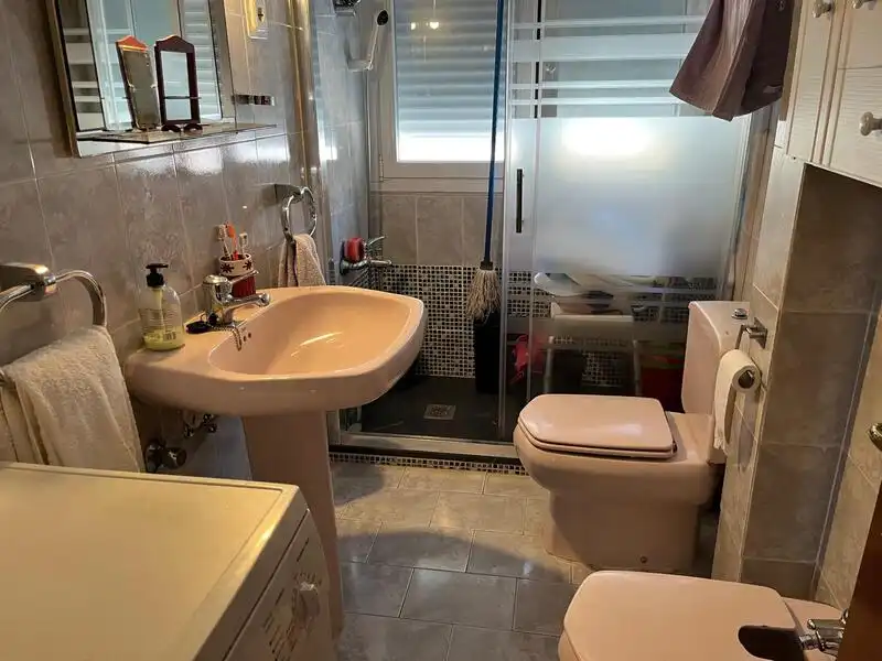 Badezimmer von Wohnung zur Miete in Madrid mit Klimaanlage, Terrasse und Möbliert