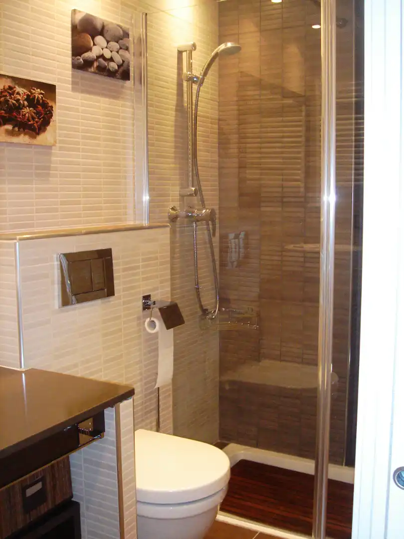 Bany de Apartament de lloguer en Barcelona amb Aire condicionat, Calefacció i Moblat