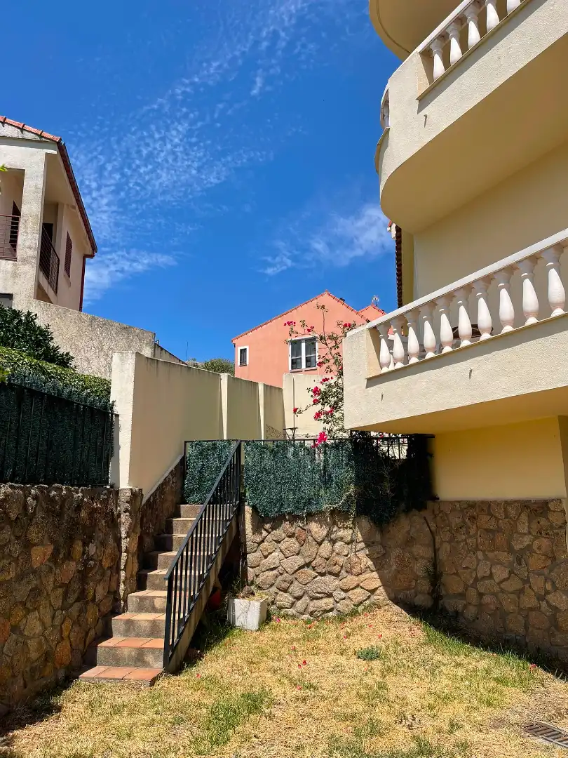 Vista exterior de Casa o xalet en venda en Plasencia amb Aire condicionat, Calefacció i Jardí privat