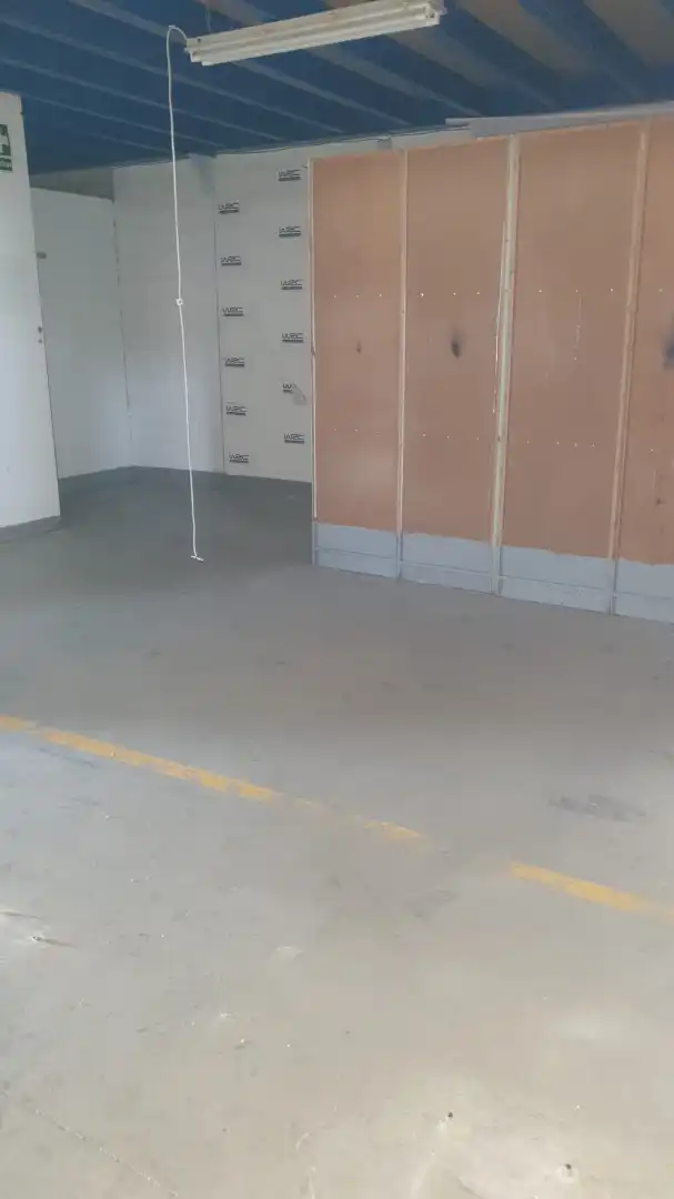 Parkplatz von Fabrikhallen zur Miete in Villanueva de la Serena