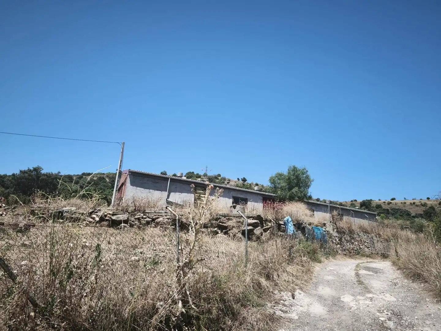 Außenansicht von Fabrikhallen zum Verkauf in Cabanillas de la Sierra