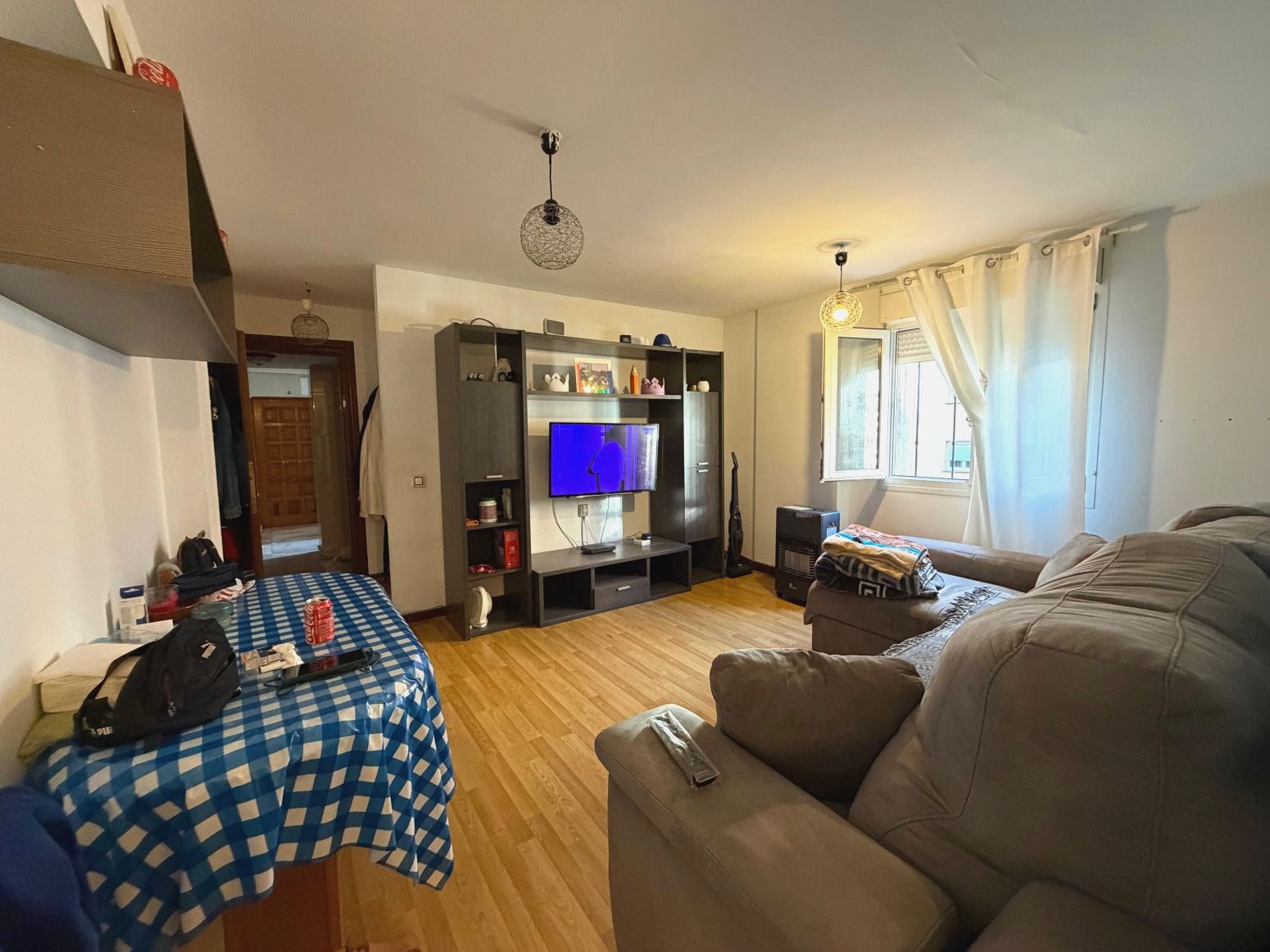 Sala d'estar de Pis en venda en Avilés amb Calefacció, Parquet i Moblat