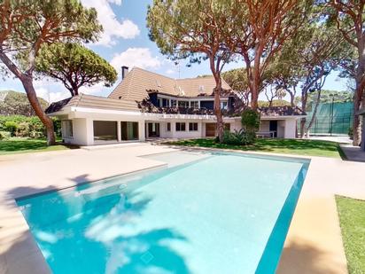 Vista exterior de Casa o xalet en venda en Gavà amb Aire condicionat, Terrassa i Piscina