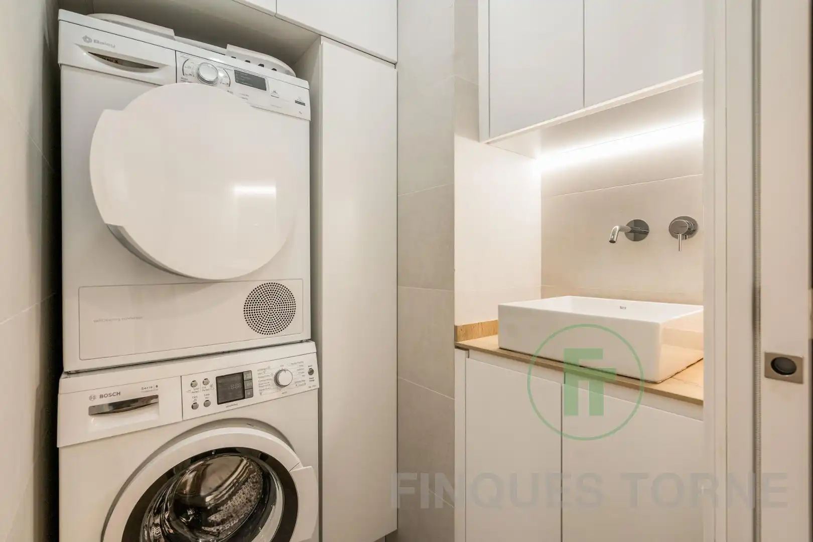 Cuina de Casa o xalet en venda en Montcada i Reixac amb Aire condicionat, Jardí privat i Parquet