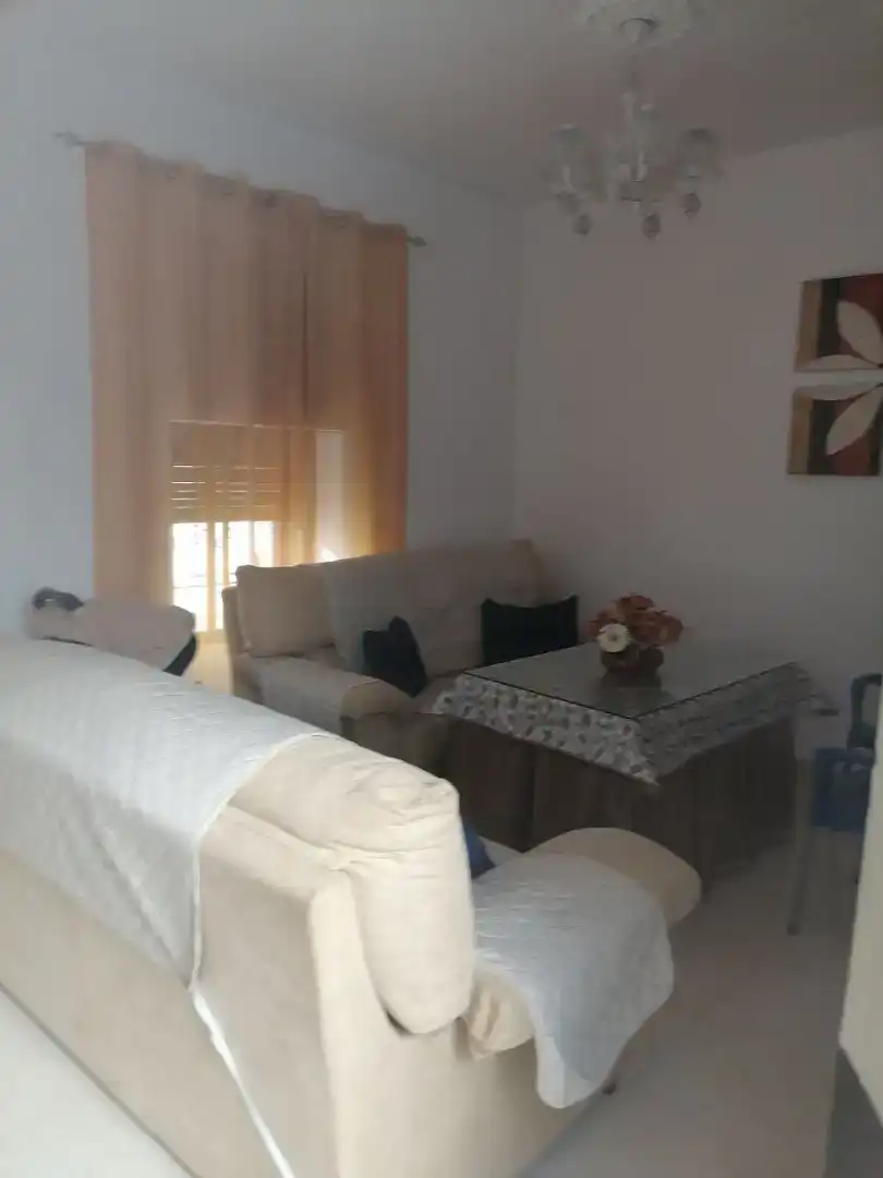 Sala d'estar de Casa adosada en venda en Almodóvar del Río amb Aire condicionat