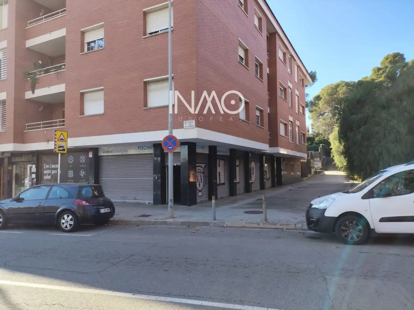 Vista exterior de Local en venta en Rubí