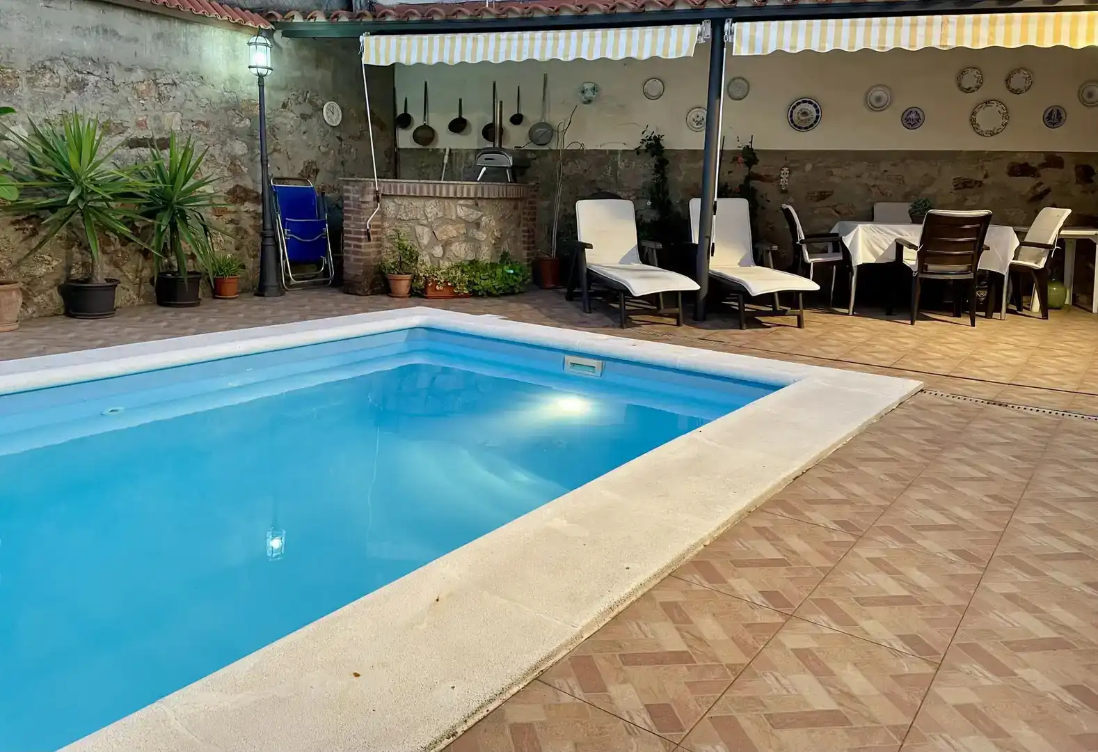 Piscina de Casa o xalet en venda en Torre de Santa María amb Aire condicionat i Piscina