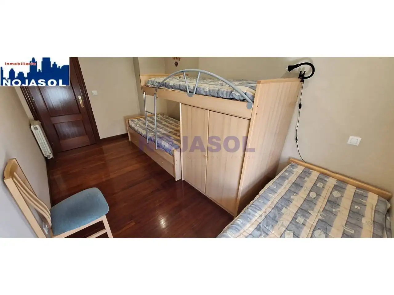 Dormitori de Apartament de lloguer en Noja amb Calefacció, Terrassa i Moblat